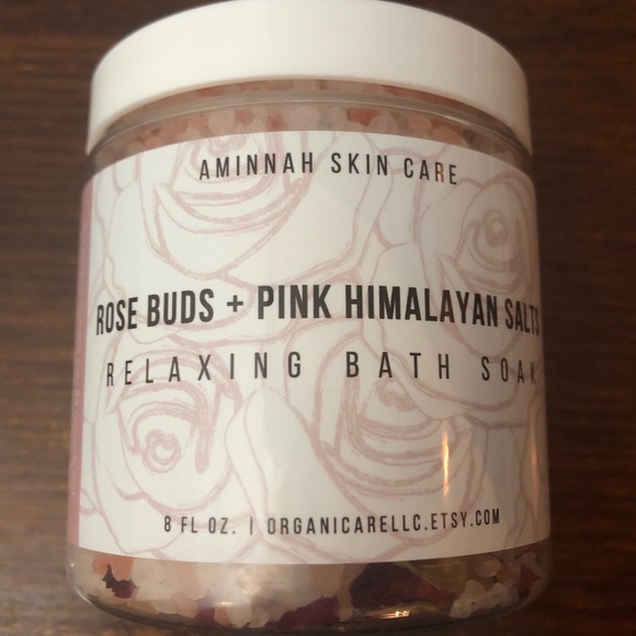 AMINNAH | ROSE BUDS AND HIMALAYAN SALTS BATH SOAK - Picture 2 of 2